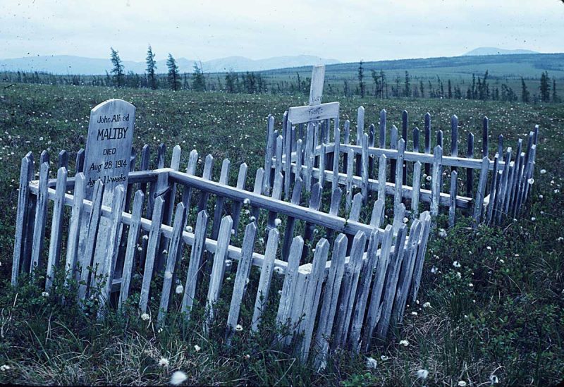 Grave site. Source: INHT Iditarod C-5/IDT-001